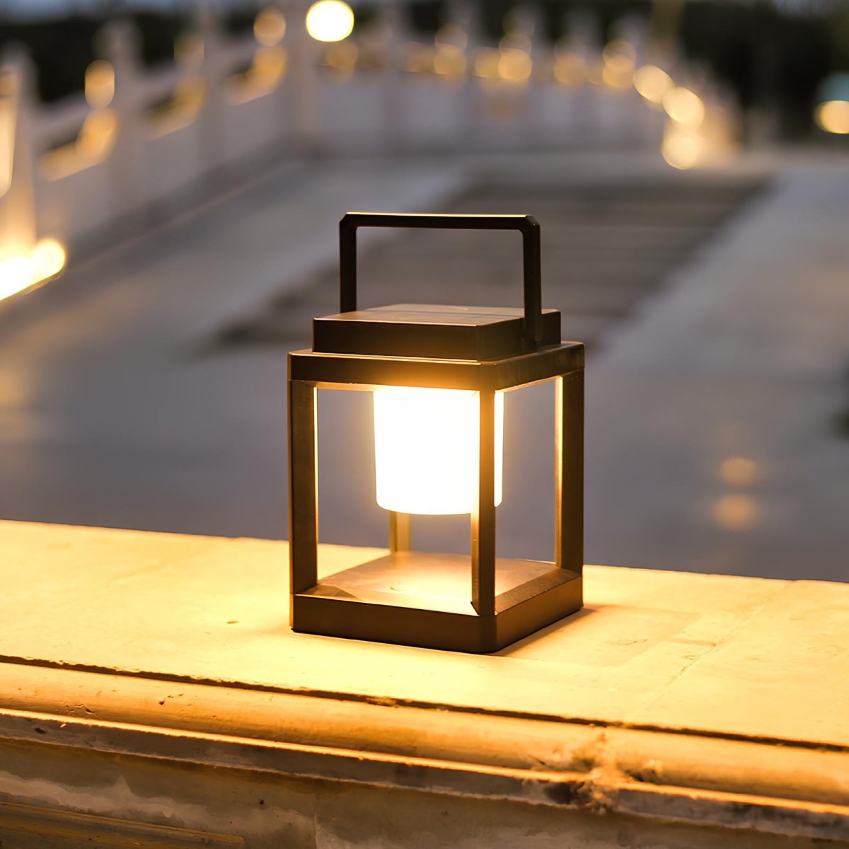 Moderní Solární Lampa – Elegantní a Trvanlivé Osvětlení