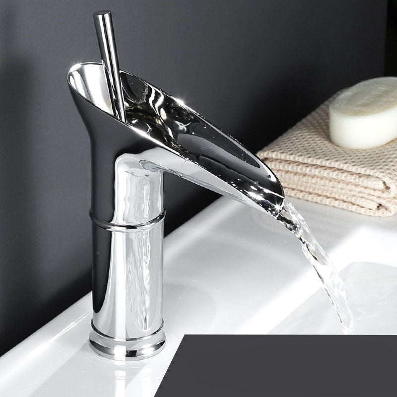 Cascade Faucet Bathroom – Antique and Elegant Style
