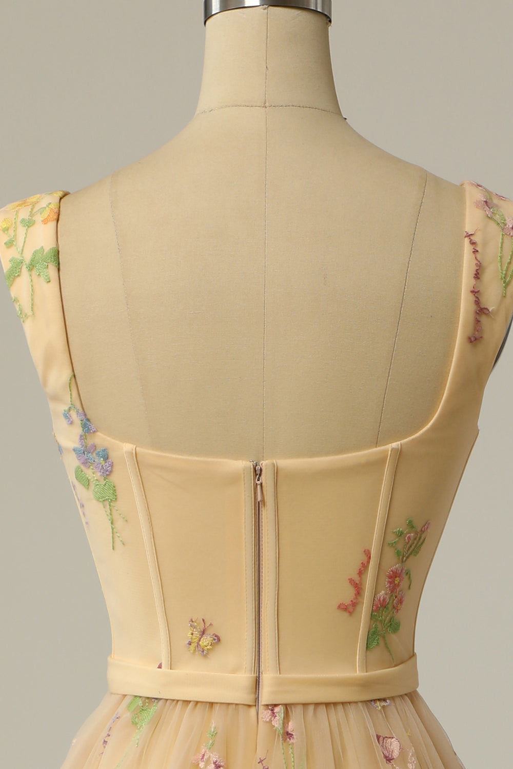 Élisa | Dlouhá plesová šaty – jemné výšivky