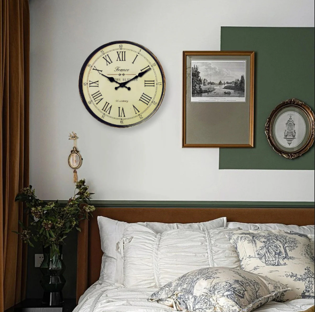 Nástěnné hodiny – Elegantní klasický design