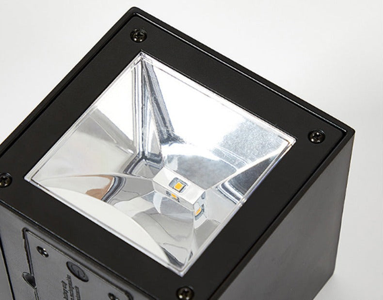 Lampada da parete solare per esterni IP65 - Illuminazione durevole ed ecologica