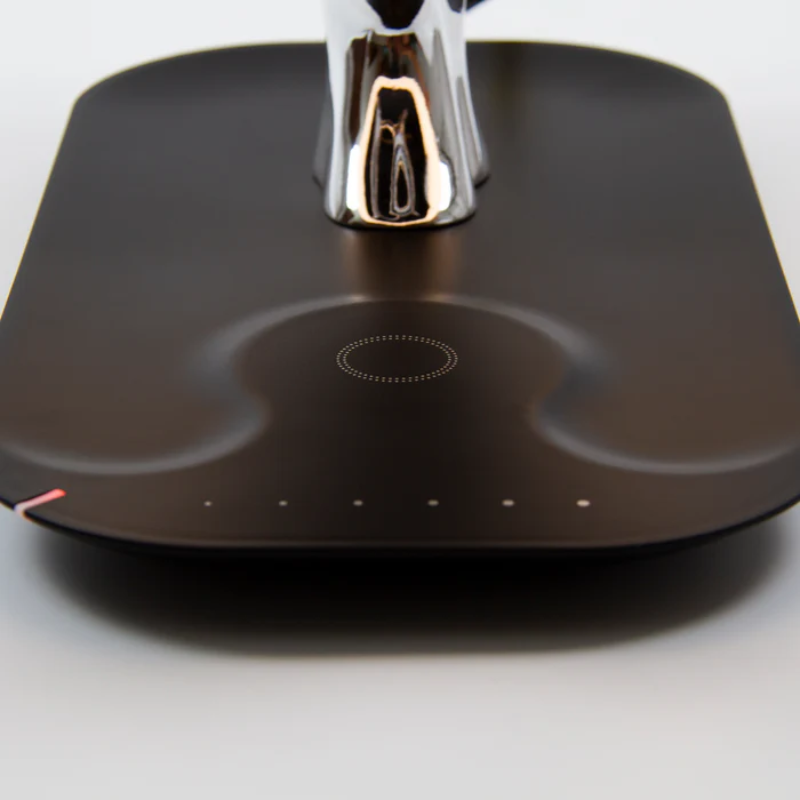 Lampada Multifunzionale— Luce LED, Caricatore Wireless e Audio Bluetooth