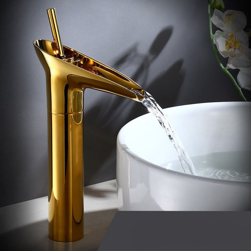 Cascade Faucet Bathroom – Antique and Elegant Style