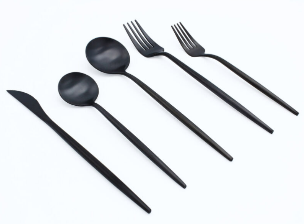 Set De Tacâmuri De Lux – Pentru O Masă Elegantă Și Distinsă