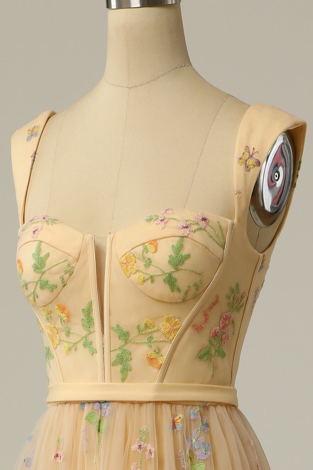 Élisa | Dlouhá plesová šaty – jemné výšivky