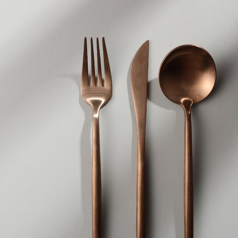 Set di Posate – Stile Puro e Funzionale 