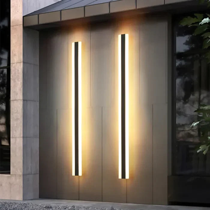 Väderbeständig vägglampa för utomhusbruk - Soliditet och elegans