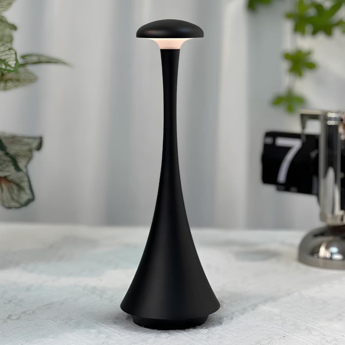 Sleek Table Lamp – Elegance and Modernity 