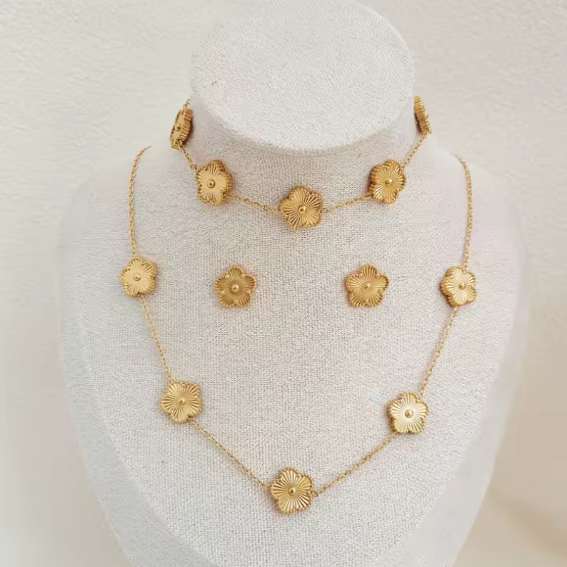 Set di Gioielli – Eleganza Dorata in Acciaio Inossidabile 