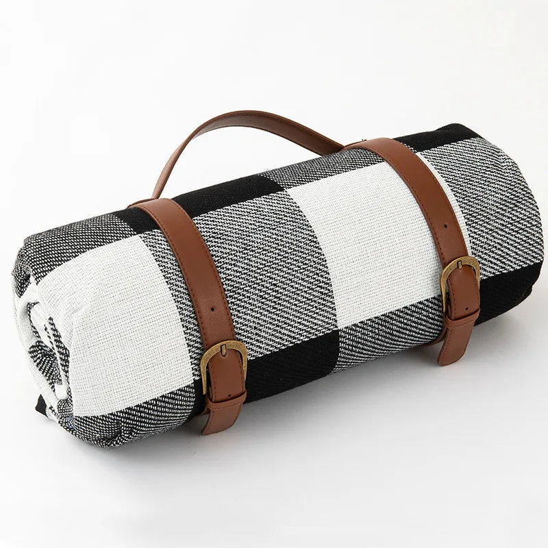 Waterproof Foldable Picnic Blanket – Classic Checkered Pattern 