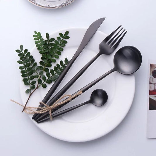 Souprava luxusního příboru – pro elegantní a distingovanou tabuli 