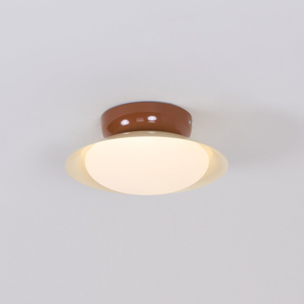مصباح السقف الدائري LED - توهج طبيعي وأناقة متحفظة