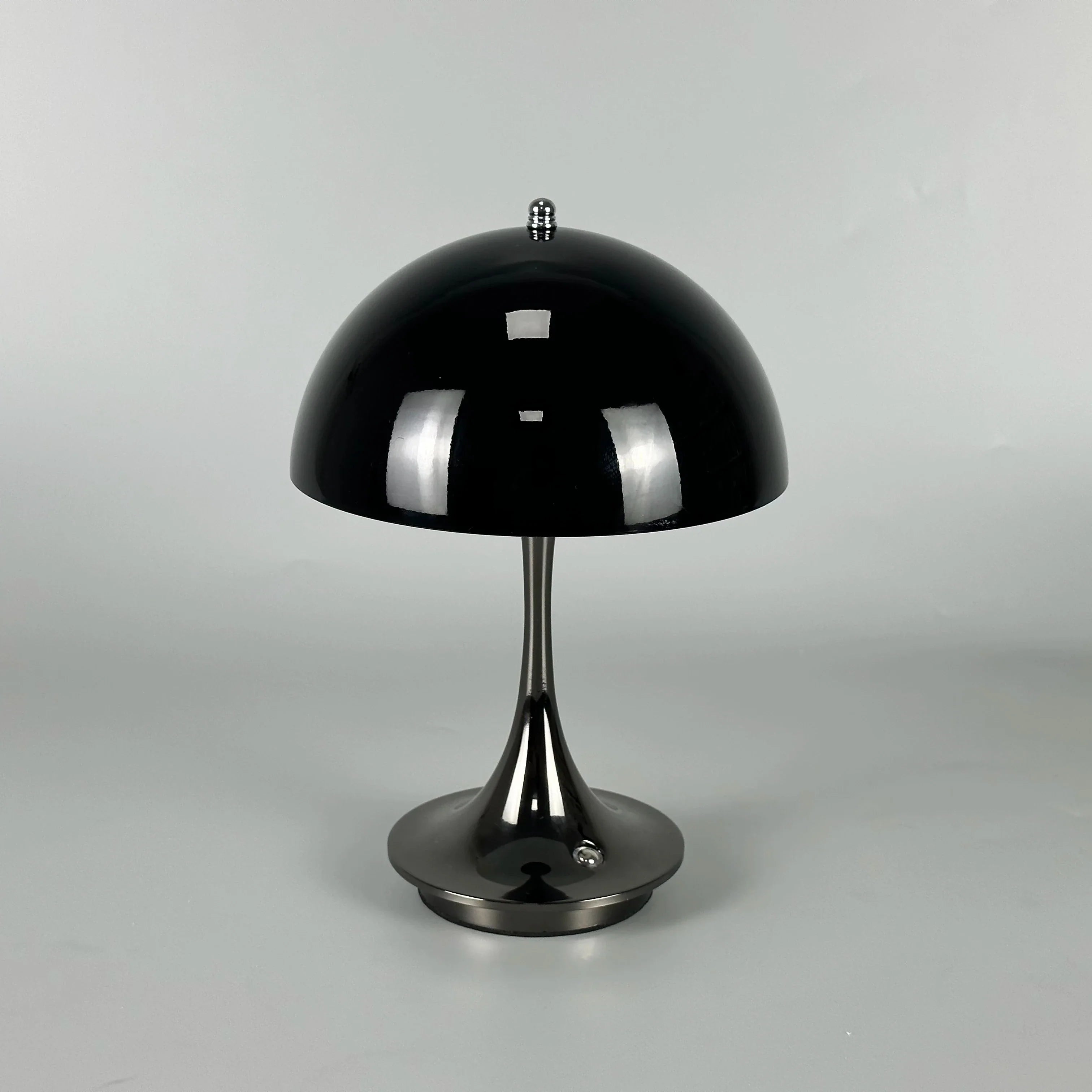 Lâmpada de Mesa LED – Recarregável e Iluminação a Três Níveis 