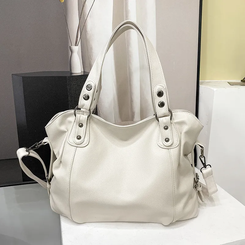 Zita | Large Soft Handbag with Removable Strap – Elegance and Practicality 