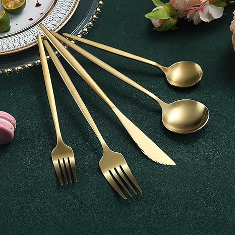 Set di Posate – Stile Puro e Funzionale 