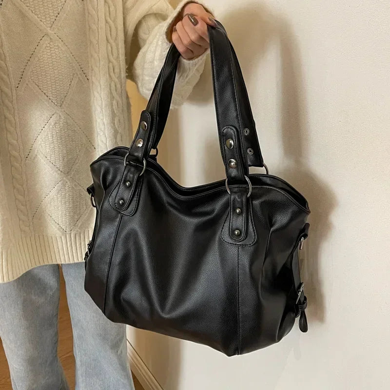 Zita | Large Soft Handbag with Removable Strap – Elegance and Practicality 