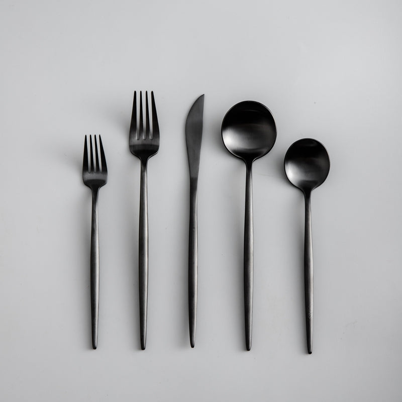 Set di Posate – Stile Puro e Funzionale 