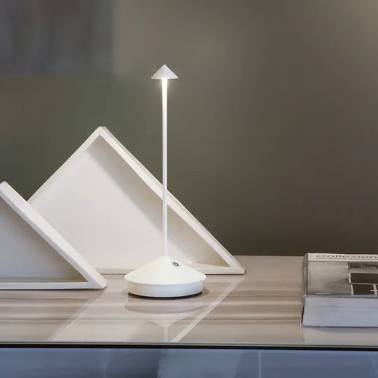 מנורת שולחן LED – ללא חוט וניתנת לטעינה 