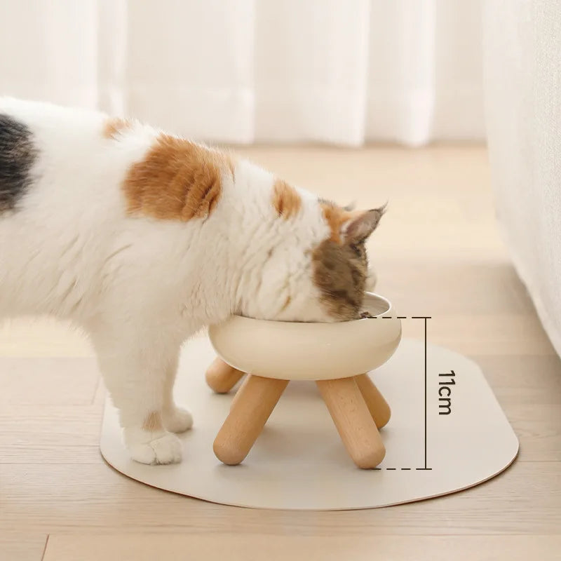 Designad upphöjd kattskål - komfort och naturlig elegans