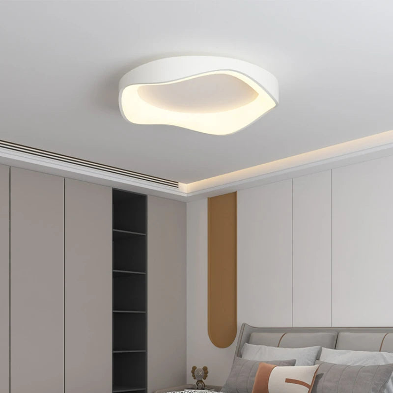 Asymmetrisk LED taklampe – Trend og eleganse 