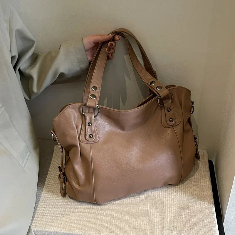 Zita | Large Soft Handbag with Removable Strap – Elegance and Practicality 