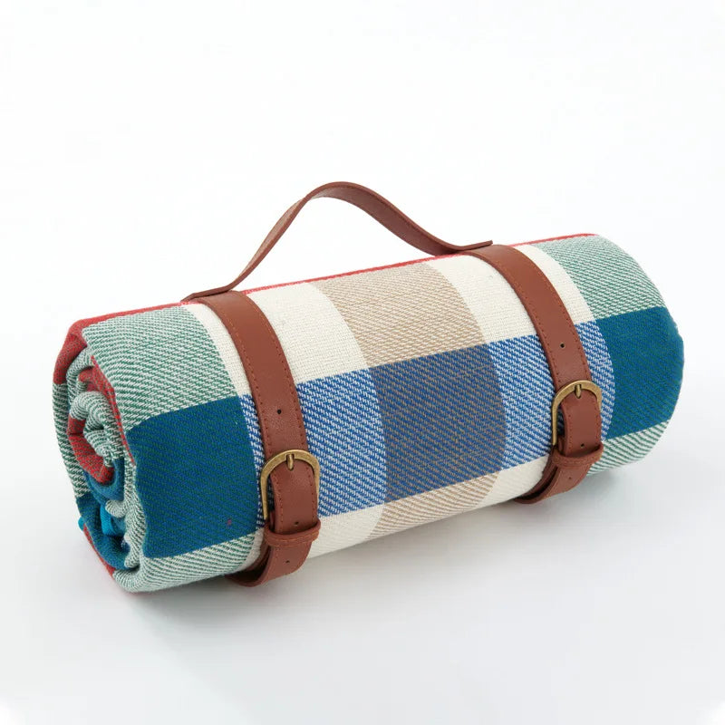 Waterproof Foldable Picnic Blanket – Classic Checkered Pattern 