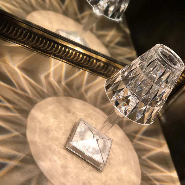 Lámpara de Mesa Cristalina – Elegancia Moderna y Ambiente Acogedor 