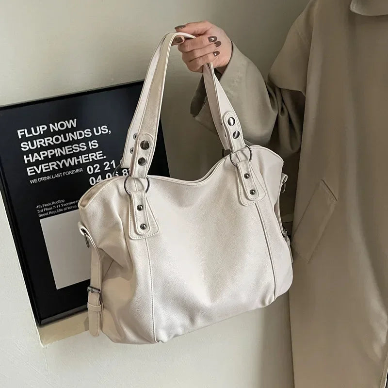 Zita | Large Soft Handbag with Removable Strap – Elegance and Practicality 