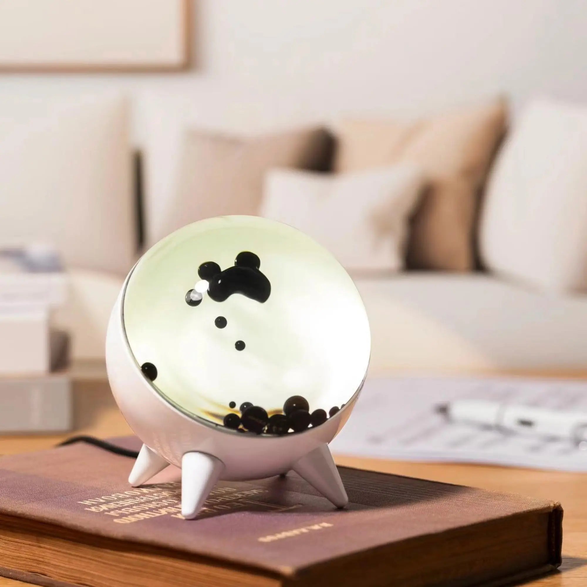 Interaktivní dekorativní lampa – hra světel a jedinečný design 