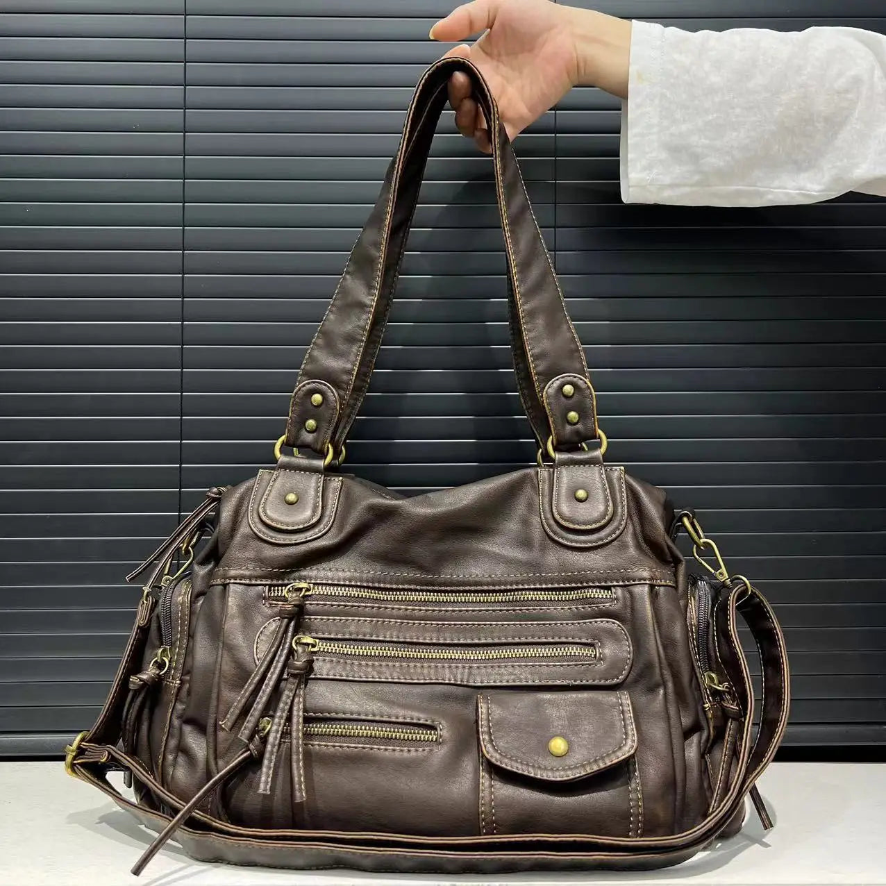 Clara | Retro Handbag with Shoulder Strap – Timeless Elegance and Vintage Style 