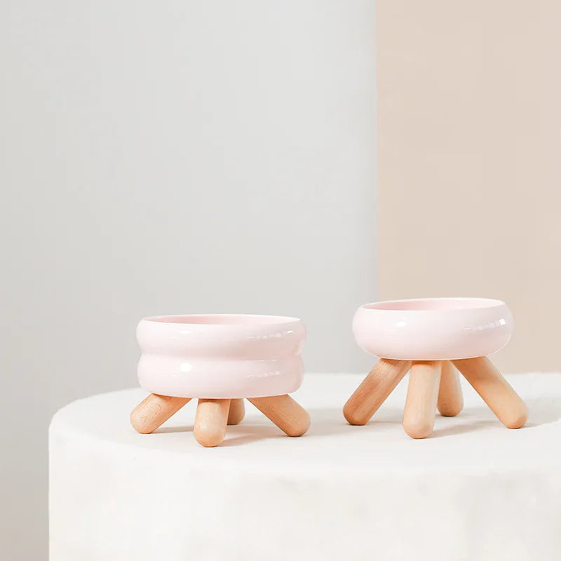Designad upphöjd kattskål - komfort och naturlig elegans