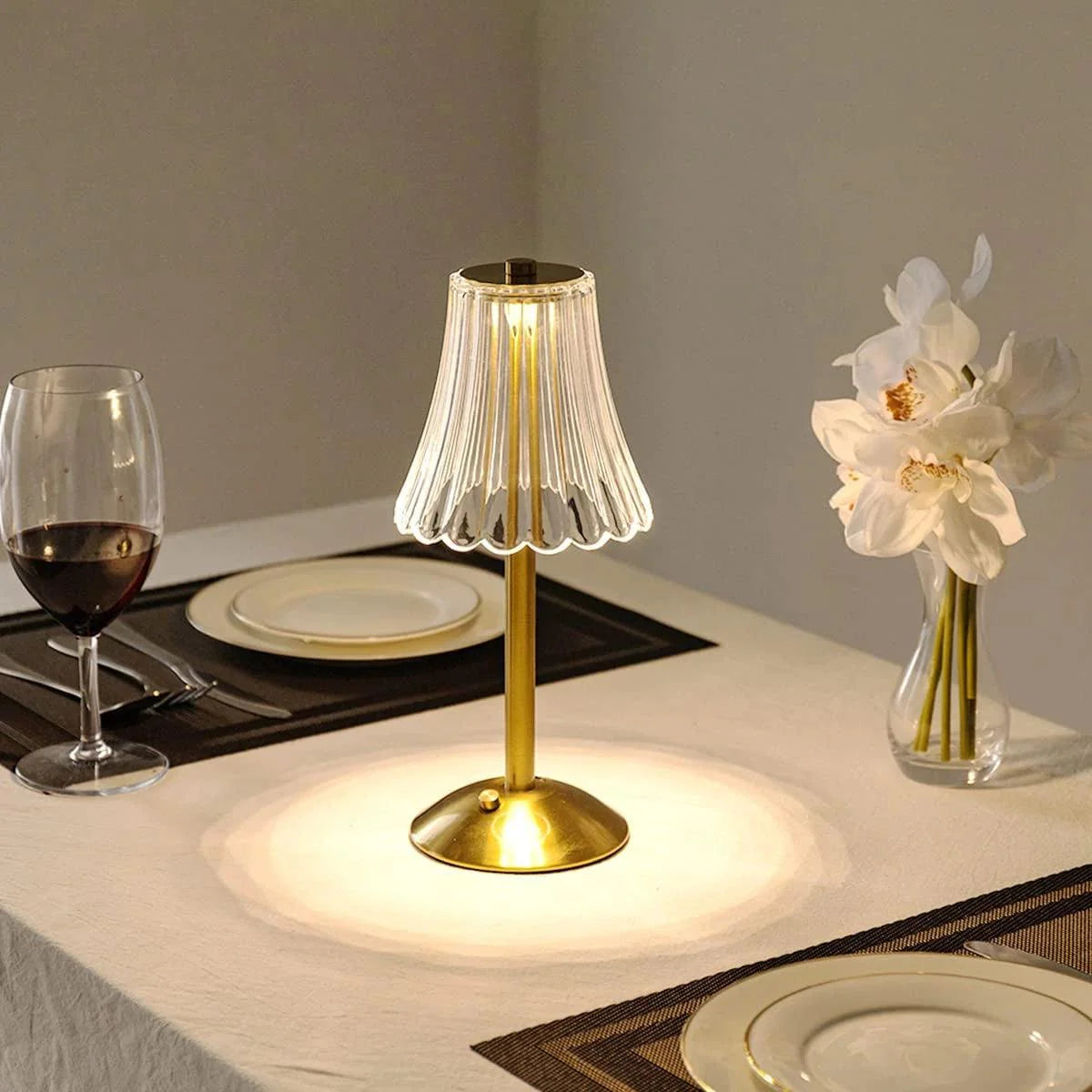 Lampada da Tavolo Senza Fili – Illuminazione Nomade ed Elegante 