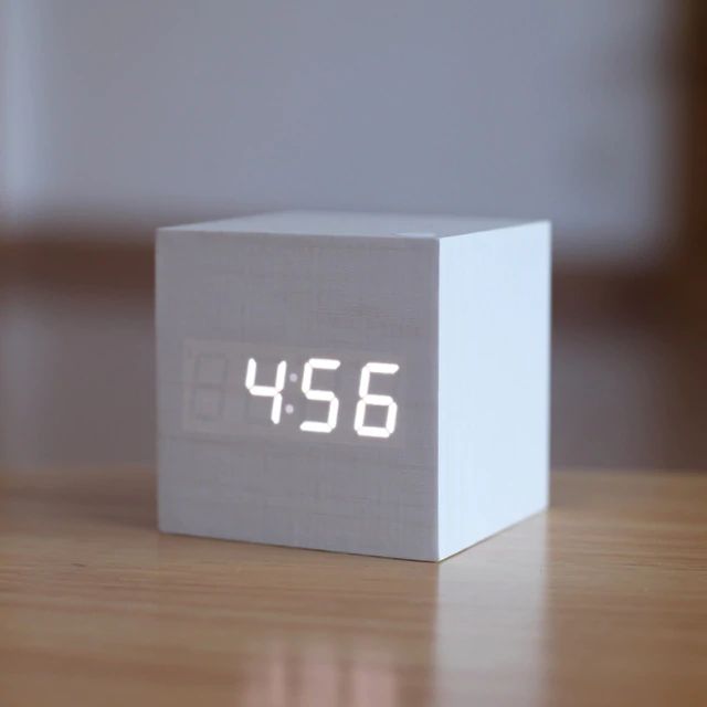 Cyfrowy zegar sześcienny – minimalistyczny design i wyświetlacz LED 