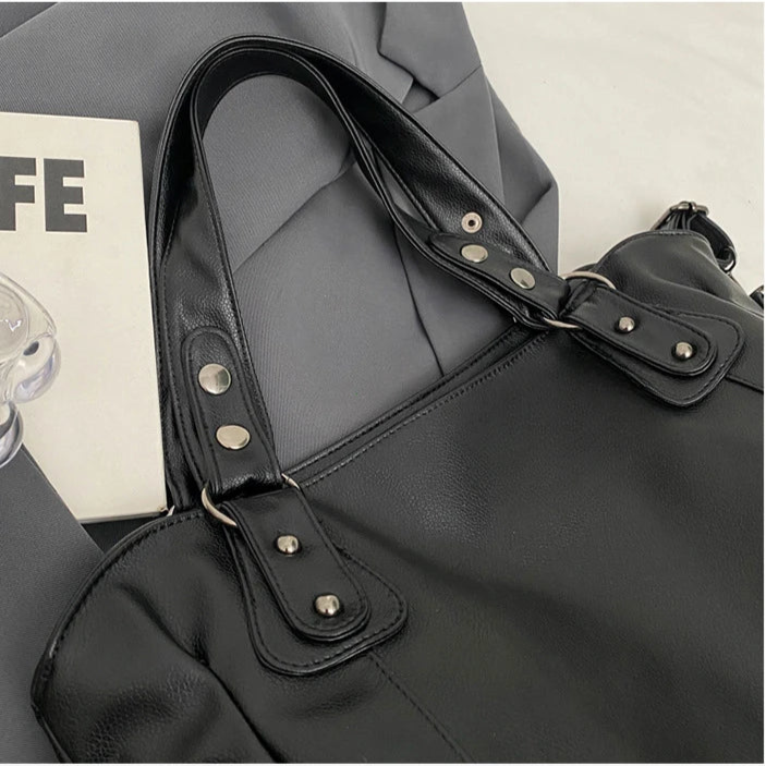 Zita | Large Soft Handbag with Removable Strap – Elegance and Practicality 