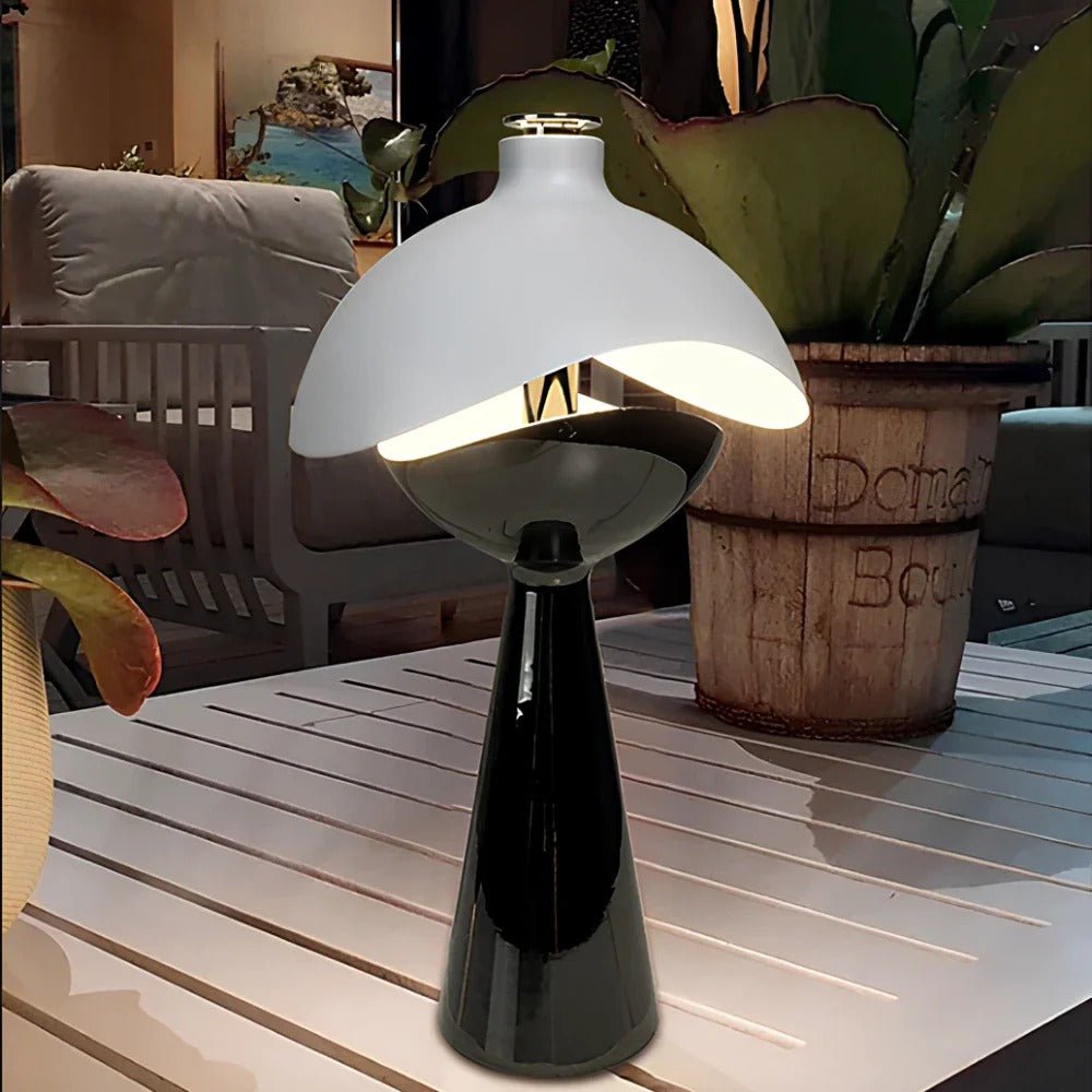Sculpted Table Lamp – Elegance and Originality 