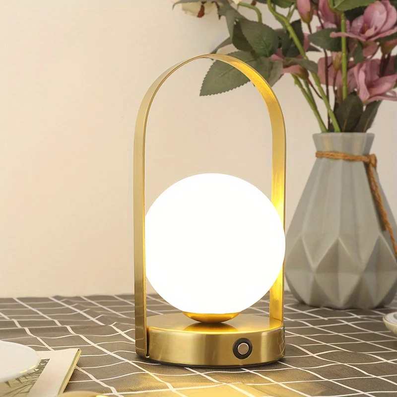 Lampa stołowa bezprzewodowa — regulowana intensywność światła 