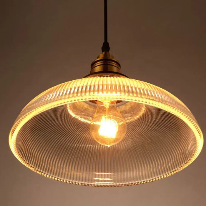 Skleněné závěsné svítidlo – moderní design 