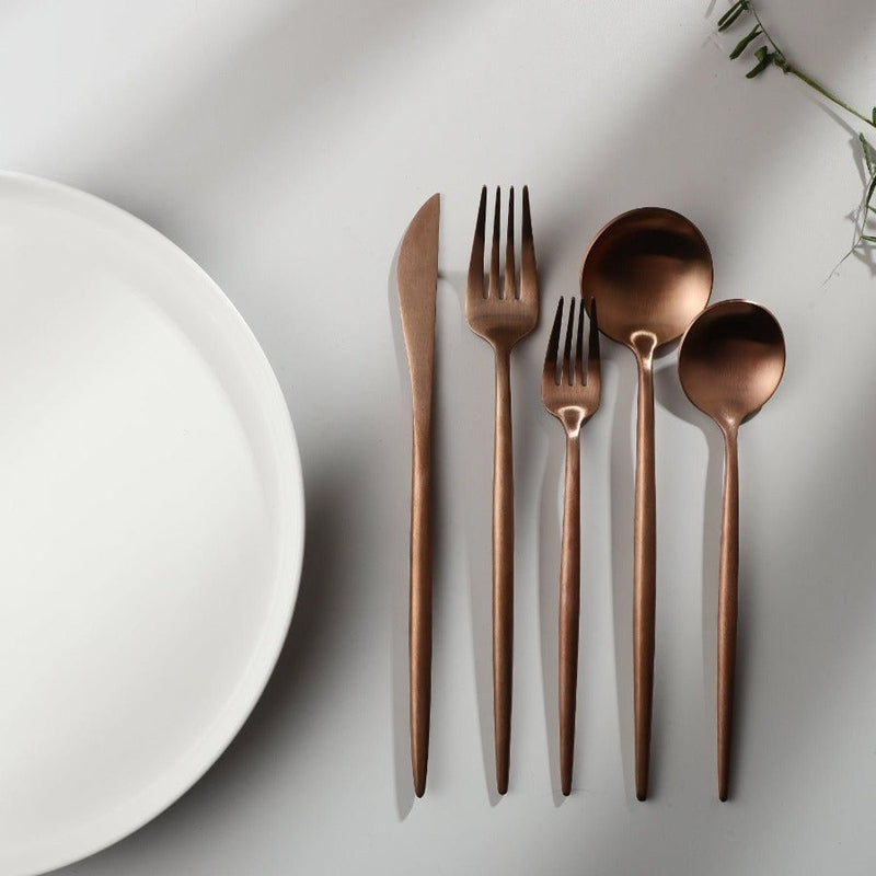 Set di Posate – Stile Puro e Funzionale 