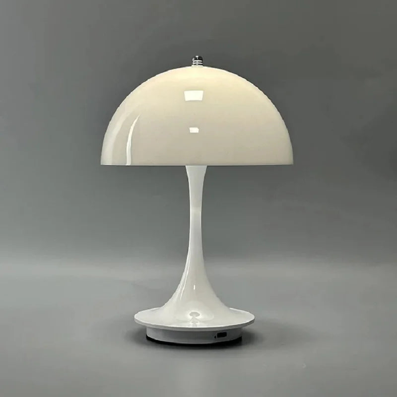 LED Tischlampe – Wiederaufladbar und mit drei Helligkeitsstufen 