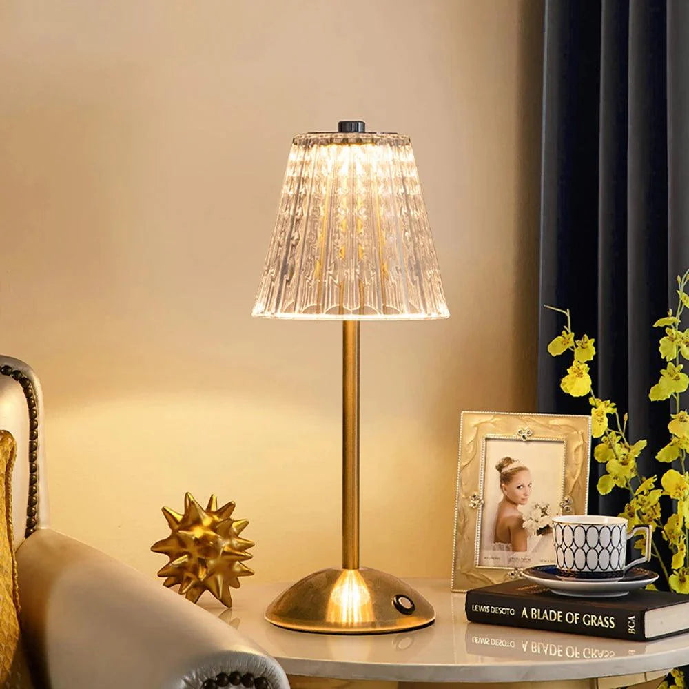 Lampada da Tavolo Senza Fili – Illuminazione Nomade ed Elegante 