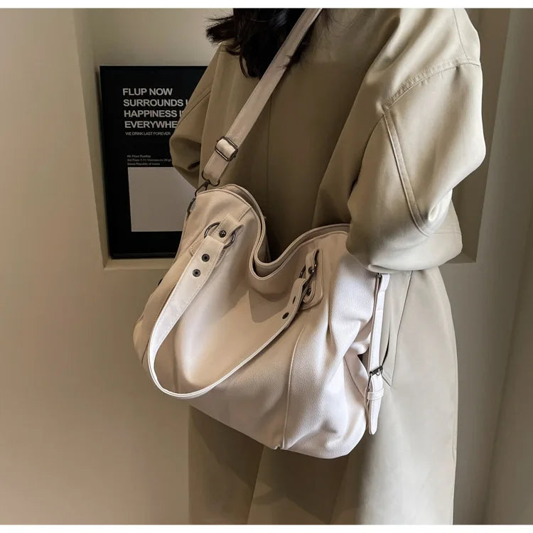 Zita | Large Soft Handbag with Removable Strap – Elegance and Practicality 